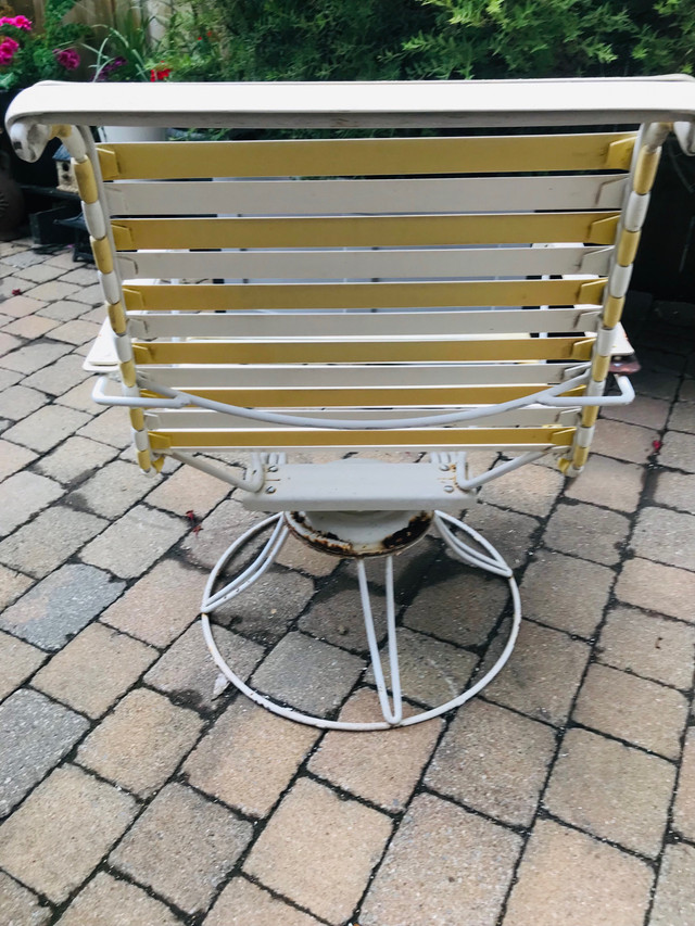 Oui dispo homecrest Vintage chaise patio pivotante MidCentury dans Art et objets de collection  à Laval/Rive Nord - Image 2