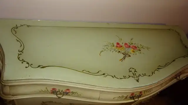 Ornate, 8pc Hand Painted Vintage Queen Bedroom Suite in Dressers & Wardrobes in City of Toronto - Image 11