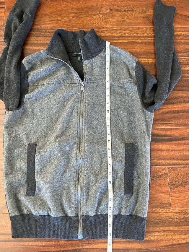Banana Republic men’s medium zip sweater, wool blend, grey in Men's in Oshawa / Durham Region - Image 6