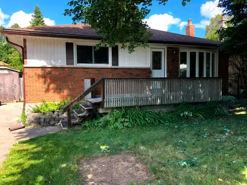 Renovated 3 bedroom, 1 full bath house available for rent immediately. Main floor only. Stove, range...