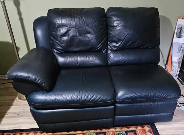 leather love seat blue $50.00 in Couches & Futons in Peterborough - Image 2
