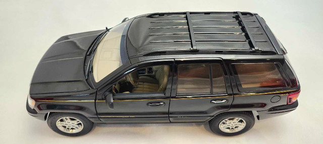 Autoart 1999 Jeep Grand Cherokee Limited V8 4x4 Black 1:18 Rare in Arts & Collectibles in Kawartha Lakes - Image 4