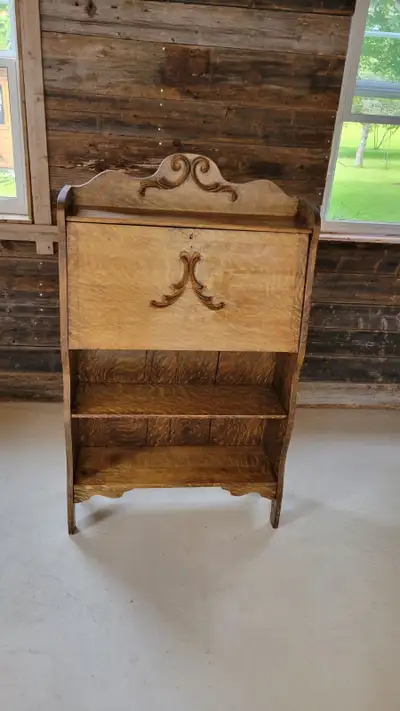 Petit secrétaire antique, View more