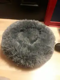 Fluffy small pet bed for small dog or cat