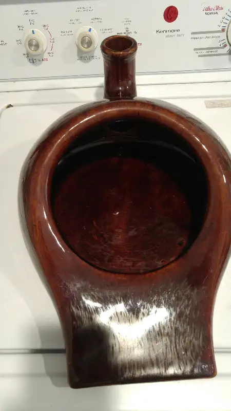 Vintage Brown Porcelain Bed Pan in Arts & Collectibles in City of Halifax - Image 2
