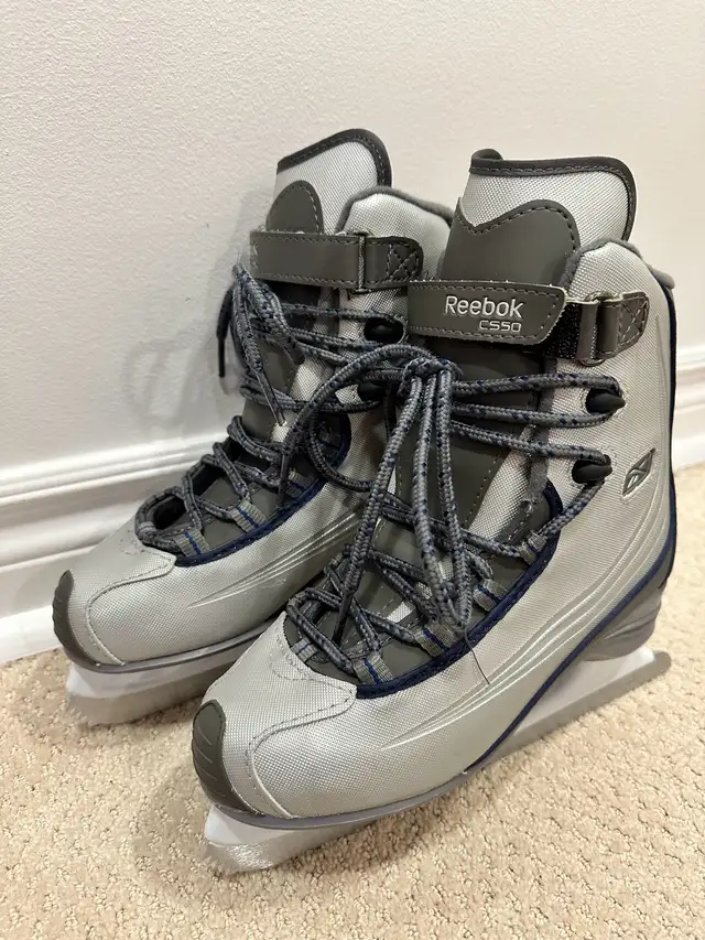 Reebok Figure Ice Skates size 5 in Skates & Blades in Markham / York Region - Image 2