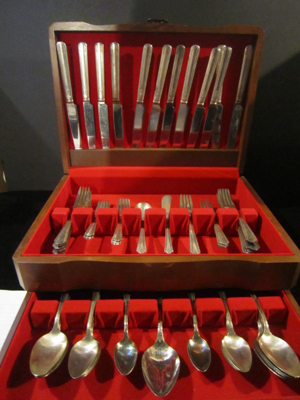Service for 12, 1934 MALIBU silverware set in Arts & Collectibles in Campbell River - Image 2