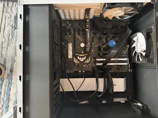 White Computer, White 32 " Curved Monitor in Desktop Computers in Edmonton - Image 4