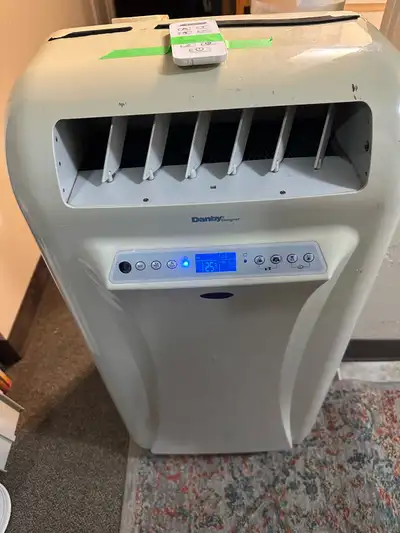 12000 BTU air conditioner, works great, cross posted, no holds