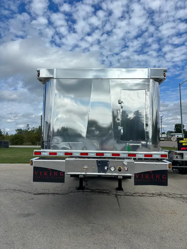 2026 Viking Tri-Axle Gravel End Dump in Heavy Equipment in Hamilton - Image 3