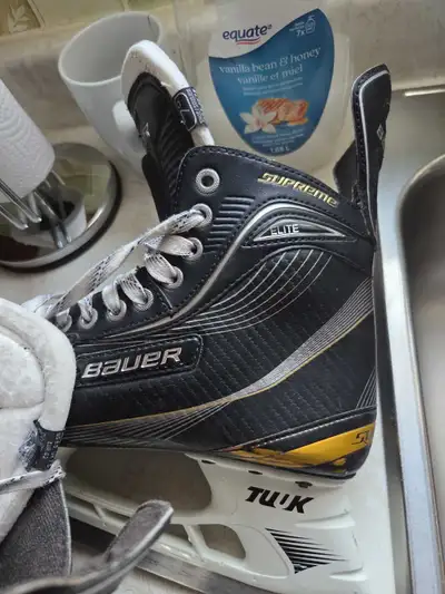 hockey skates , View more