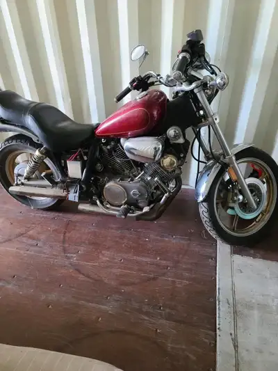 Project Bike. 1984 Yamaha Virago, 1000 cc, 30,000 km Bike started and ran before I took the carburet...