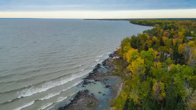 Dome and Spa on the Lake in Manitoba in Canada - Image 5