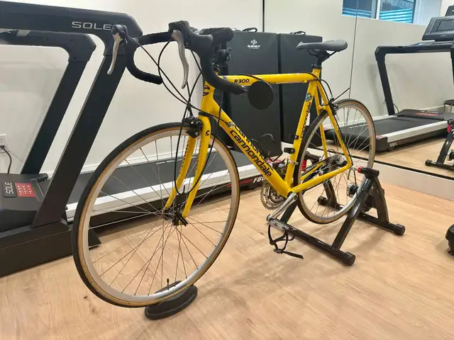 Cannondale R300 Vintage 9 Speed Road Bike in Road in Calgary - Image 3