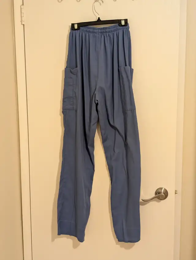 Size small ladies used clean scrub pants in Women's - Bottoms in Edmonton - Image 3
