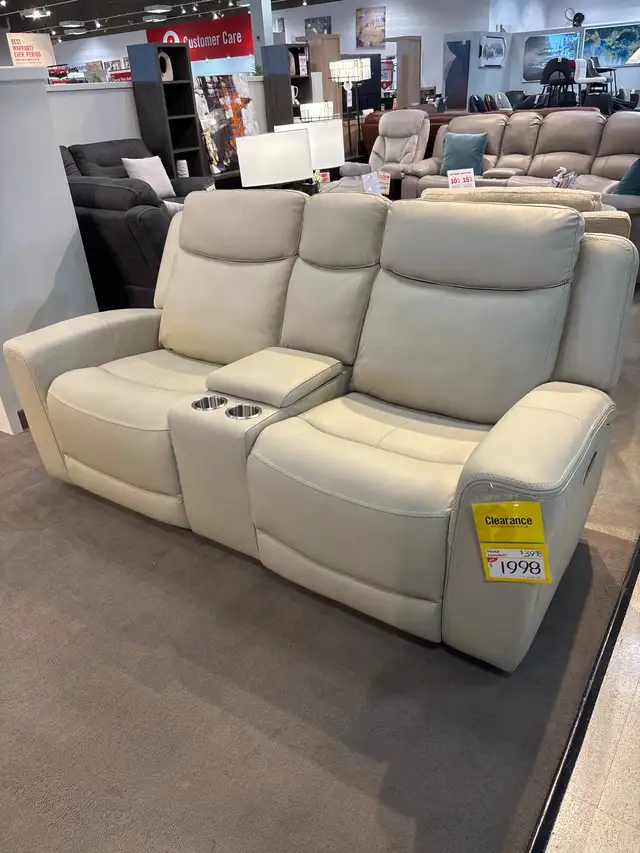 loveseat in Chairs & Recliners in Lethbridge - Image 2
