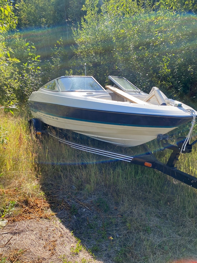 18 foot Bayliner with 200 hp outboard Powerboats & Motorboats