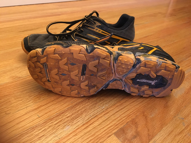 Mizuno Wave Hayate 3 running shoes size 8.5/39 in Kids & Youth in Calgary - Image 2