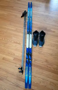 Cross Country Ski set - Mens 9.5 - 11.5 / Womens 10.5-12.5 - Wax