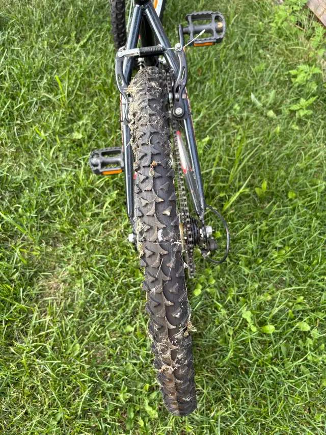 lightly used bike. just used few times in Road in London - Image 9