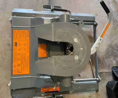 20K 5th Wheel Hitch (RVK 3370) Works with factory-installed towing prep package on a 2011 and newer...