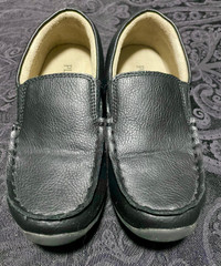 Boys black slip on dress shoes / size 13