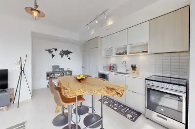 2-bdrm Canary District condo with a view