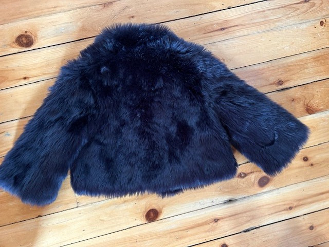 Girls Dark Navy Fur Coat - Size 5 - 6 in Kids & Youth in Ottawa