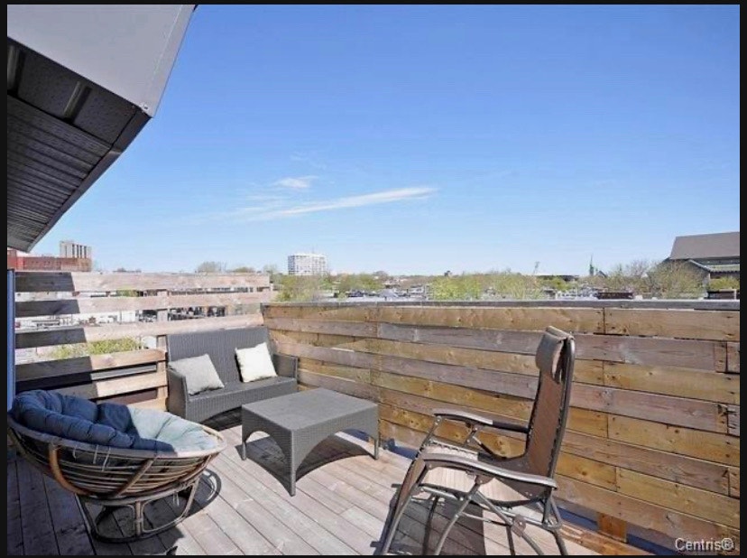 Spacious 3 1/2 on 2 floors with private terrace and balcony — photo 1