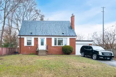 Stylishly Renovated 3-Bedroom Home with Basement Suite Potential – Move-In Ready! ✅ **Location:** Fa...