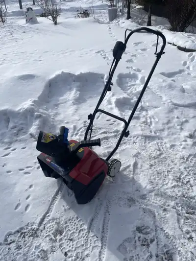 Souffleuse - Toro Snow Blower - Snowblower, View more