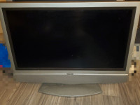 W LCD TV 32"