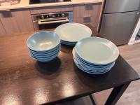 19-piece dinnerware set, matte light turquoise