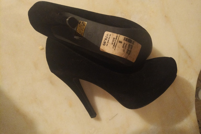 NEW Black PU Suede Pumps Shoes Heels Chaussures Talon Haut NEUF dans Femmes - Chaussures  à Ville de Montréal - Image 2