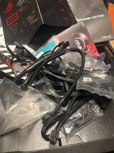 Selling an ASUS Crosshair X670E motherboard accessories. These accessories are in like-new condition...