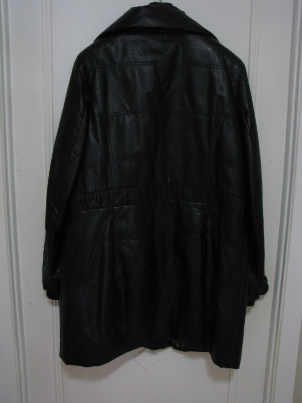 Manteau  d'hiver en cuir dans Femmes - Hauts et vêtements d'extérieur  à Laval/Rive Nord - Image 2