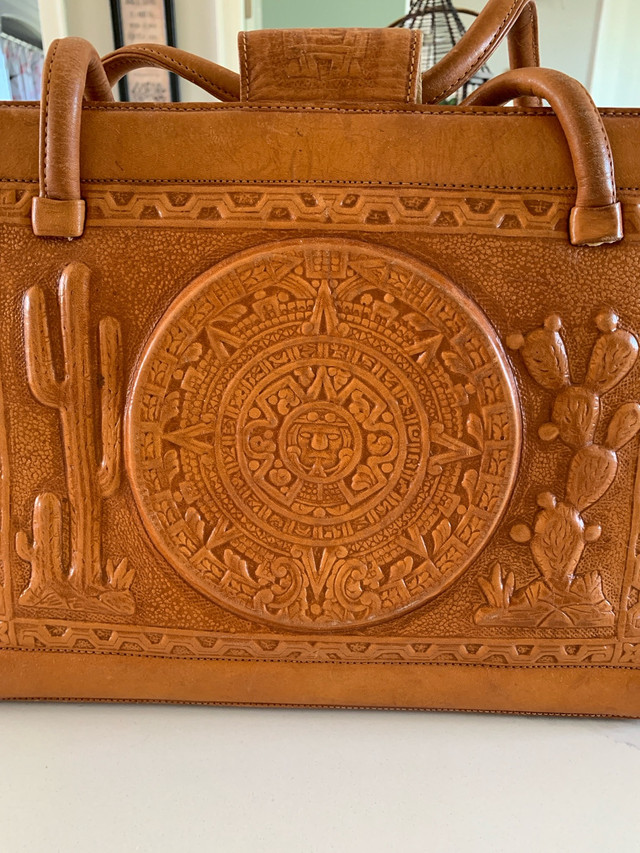 Vintage leather purse in Women's - Bags & Wallets in Trenton - Image 3