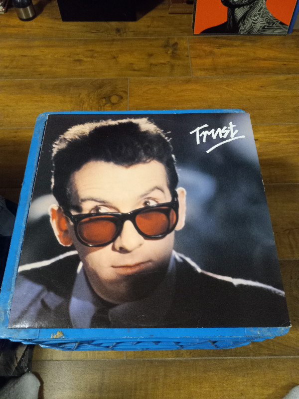 Vinyl Record/LP Elvis Costello TRUST Original 1981 Pressing EX in CDs, DVDs & Blu-ray in Trenton