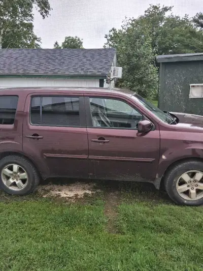Selling my Pilot after the shop told me the frame needs repairs of about 500. Also needs sills repla...