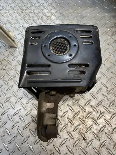 Silencieux complet usagé pour moteur HONDA GX390 en bon état (fait aussi sur GX340) c’est pareil Inc...
