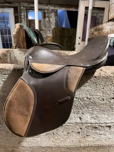 All purpose English saddle Gullet-7 Seat-17 -$120 Half pad-$15 Sold together or separately Can deliv...