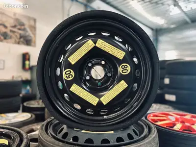 Il s'agit d'une véritable roue de secours de 18 pouces pour Audi (de A4 à Q5), en excellent état ; l...