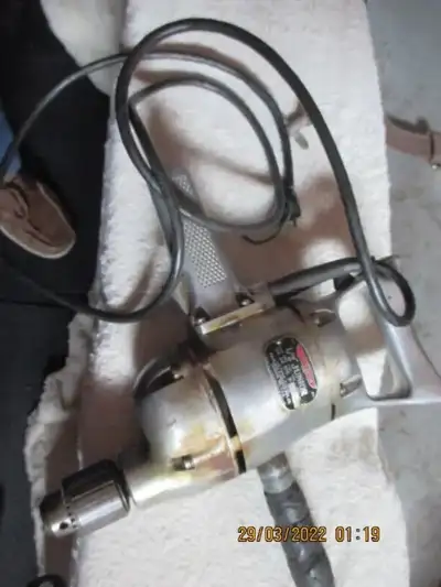Drill Black & decker 1/2 junior très fort en bon état - Prix 85$, View more