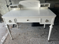 Beautiful desk - antique shabby chic style