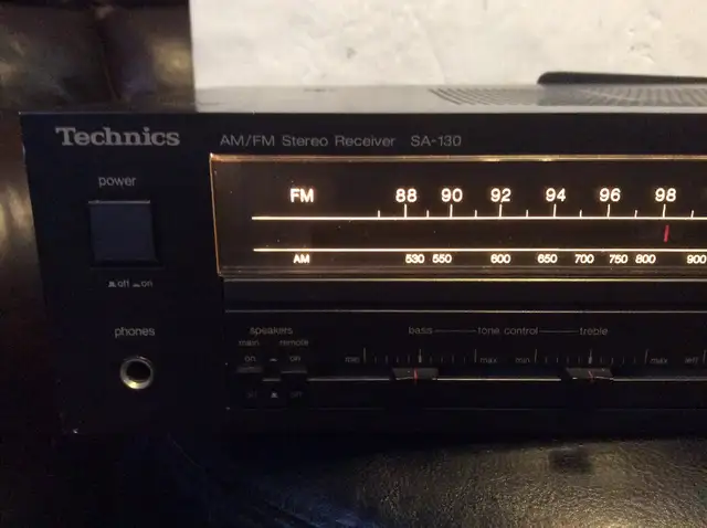 VINTAGE TECHNICS SA 130 AM FM STEREO RECEIVER AMPLIFIER in Stereo Systems & Home Theatre in City of Toronto - Image 3