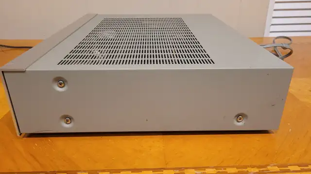 vintage akai AM-U04 amplifier in Stereo Systems & Home Theatre in Mississauga / Peel Region - Image 7