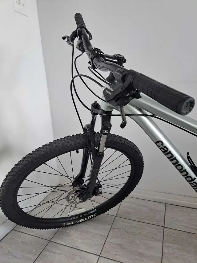 Vélo Cannodale Trail eight in Mountain in City of Montréal - Image 5