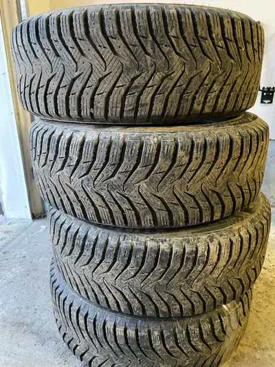 Used only 4 months (but then changed car). 205/55 R16 Paid 850$