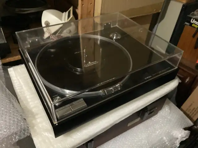 Kenwood KD-750 /  Trio KP-7700  top model Quartz Lock turntable in Stereo Systems & Home Theatre in Mississauga / Peel Region - Image 11