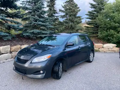 2009 Toyota Matrix - Manual transmission. 253 000 kms. No accidents. This car has been well maintain...